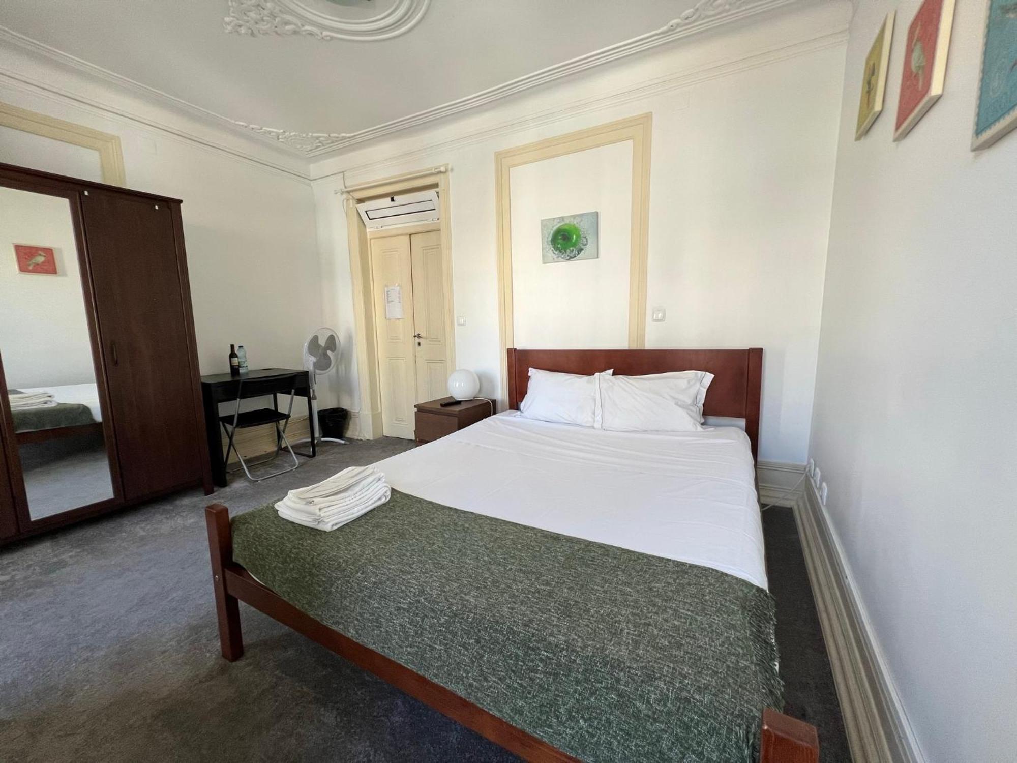 Sao Lazaro Bhuiyan Family Host Hotel Lisbon Exterior photo